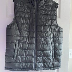 MEN'S IZOD ADVANTAGE PERFORMANCE CHARCOAL PUFFER VEST SZ M